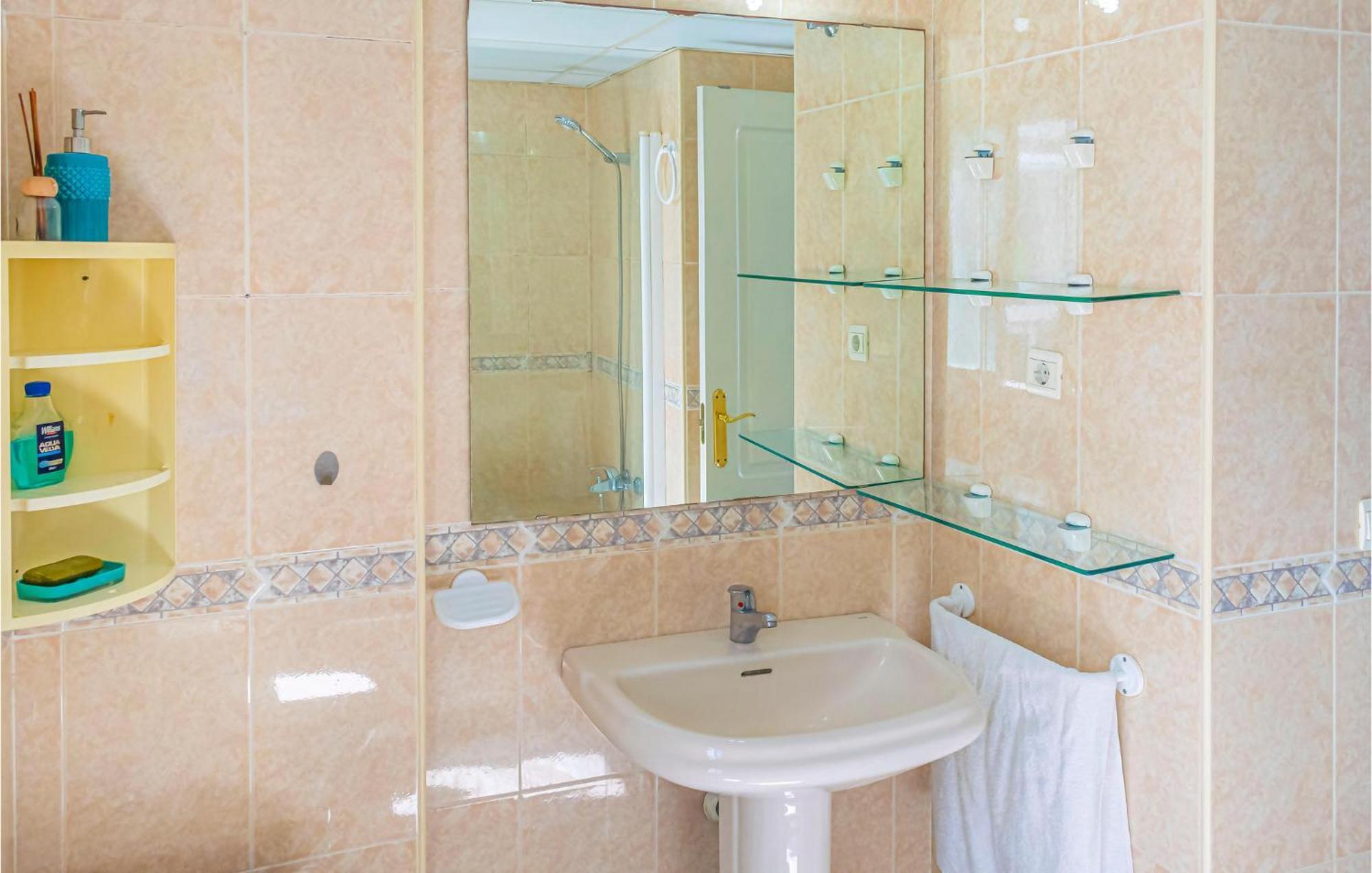 Lovely Apartment In Marbella With Kitchenette Exterior photo